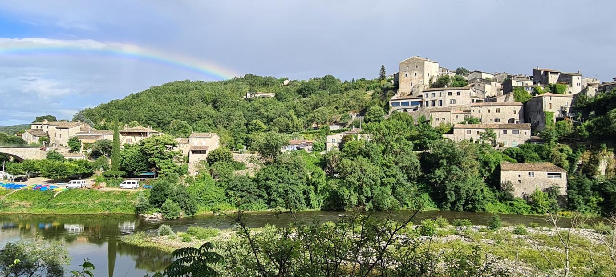 Magnifique maison en coeur de Balazuc, proche plages ardèche Extérieur photo